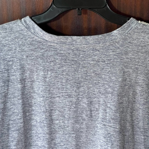 Umgee size small gray lace blouse top three-quarter sleeve V-neck - Picture 8 of 9